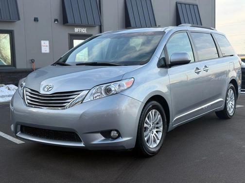 2017 Toyota Sienna XLE