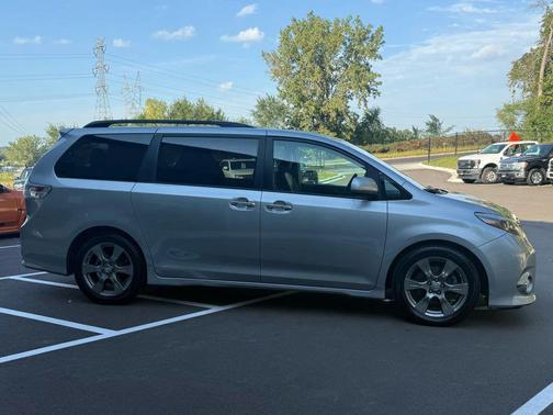 2017 Toyota Sienna SE