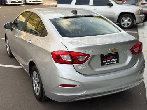 2018 Chevrolet Cruze LS