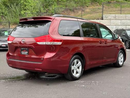 2012 Toyota Sienna LE