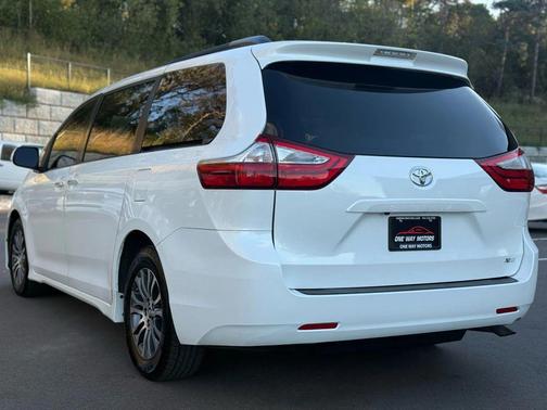2019 Toyota Sienna XLE