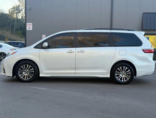 2019 Toyota Sienna XLE
