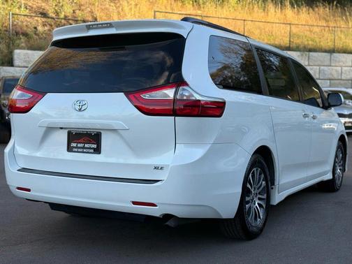 2019 Toyota Sienna XLE