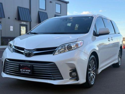 2019 Toyota Sienna XLE