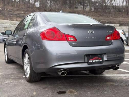 2015 INFINITI Q40 Base