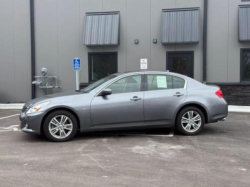 2015 INFINITI Q40 Base
