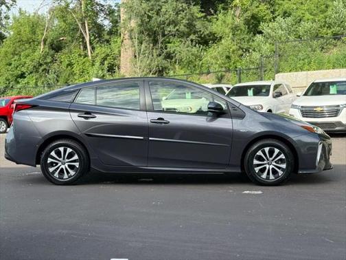 2022 Toyota Prius LE
