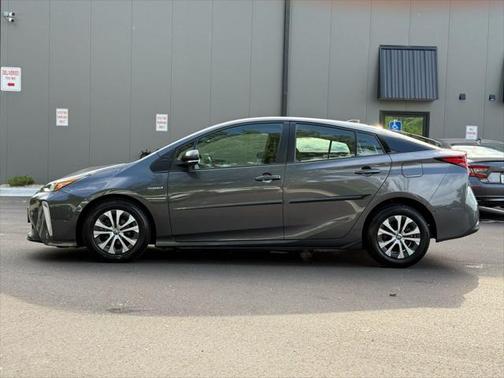 2022 Toyota Prius LE