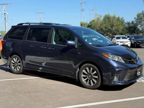 2020 Toyota Sienna XLE