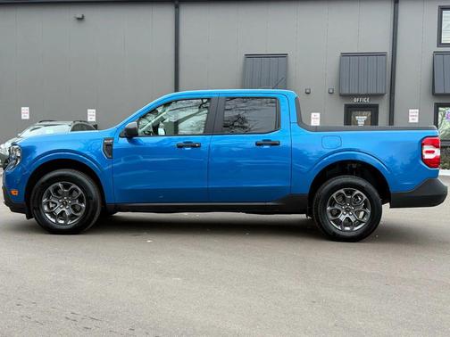 2025 Ford Maverick XLT Pickup 4D 4 1/2 ft