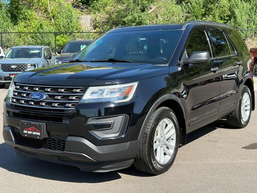 Black 2017 Ford Explorer sport