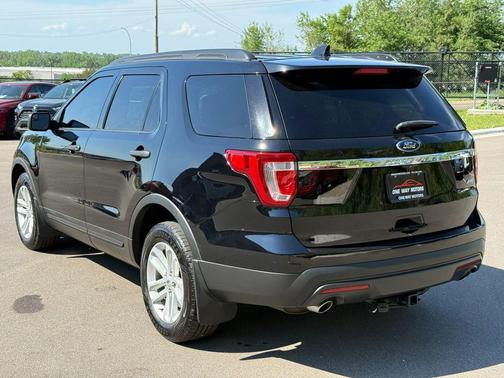 Black 2017 Ford Explorer sport