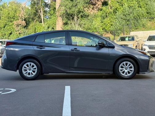 2019 Toyota Prius LE