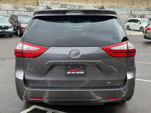 2019 Toyota Sienna LE