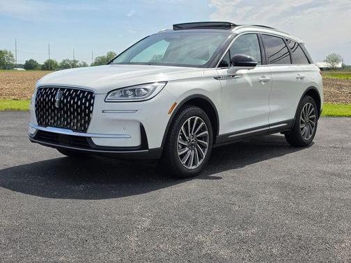 Pristine White Metallic Tri-Coat 2023 Lincoln Corsair Reserve