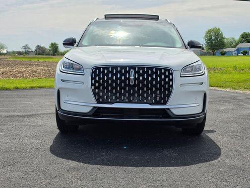 Pristine White Metallic Tri-Coat 2023 Lincoln Corsair Reserve