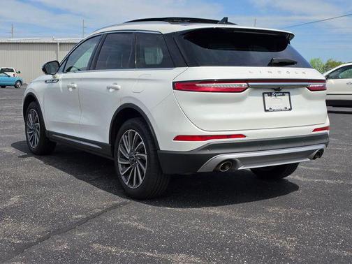 Pristine White Metallic Tri-Coat 2023 Lincoln Corsair Reserve