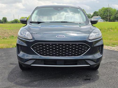 Blue Metallic 2022 Ford Escape SE