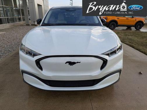 Star White Metallic Tri-Coat 2026 Ford Mustang Mach-E Premium