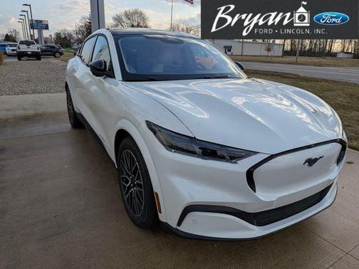 Star White Metallic Tri-Coat 2026 Ford Mustang Mach-E Premium