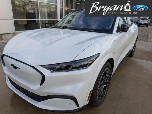 Star White Metallic Tri-Coat 2026 Ford Mustang Mach-E Premium