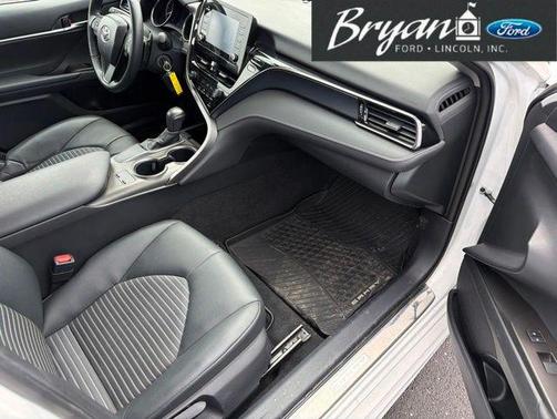 White 2024 Toyota Camry SE