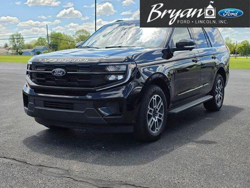 Black Metallic 2025 Ford Expedition Active