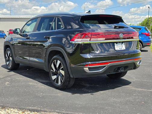 deep black pearl 2026 Volkswagen Atlas Cross Sport 2.0T SE w/Technology 4MOTION