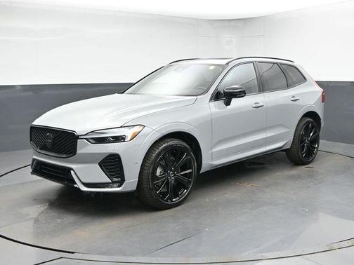 Metallic 2026 Volvo XC60 B5 Ultra Black Edition