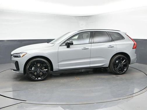 Metallic 2026 Volvo XC60 B5 Ultra Black Edition
