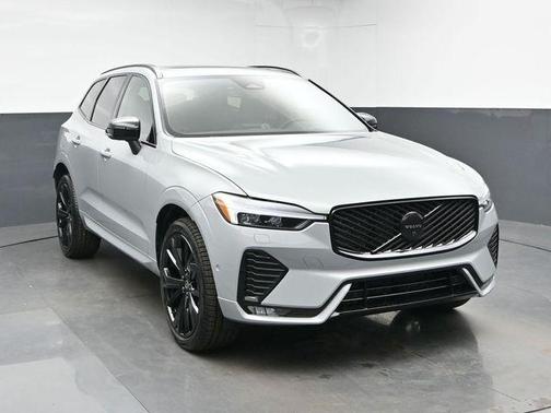 Metallic 2026 Volvo XC60 B5 Ultra Black Edition