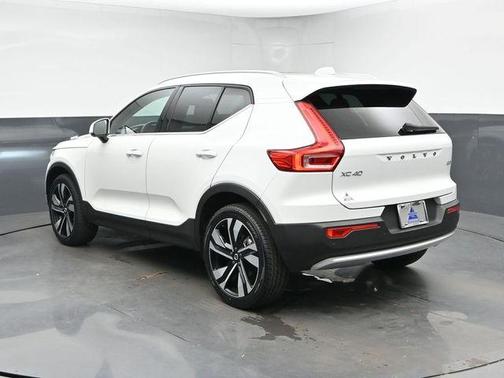 Crystal White 2024 Volvo XC40 B5 Plus Bright Theme