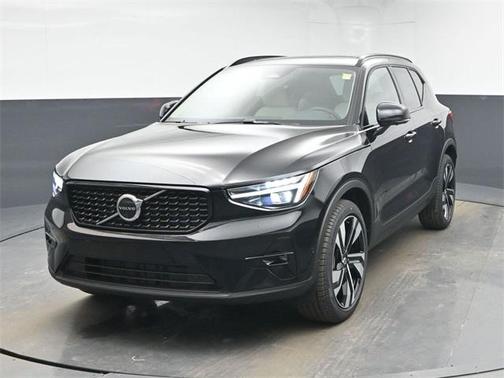 2026 Volvo XC40 B5 Plus