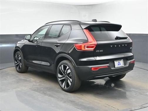 2026 Volvo XC40 B5 Plus