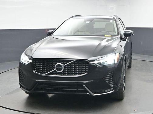 Onyx Black Metallic 2023 Volvo XC60 B5 Ultimate Dark Theme