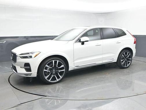 Crystal White 2023 Volvo XC60 B5 Ultimate Bright Theme