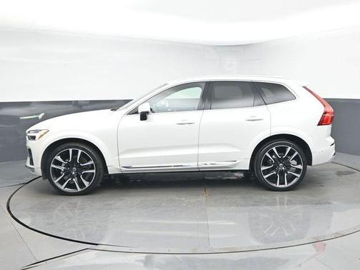 Crystal White 2023 Volvo XC60 B5 Ultimate Bright Theme
