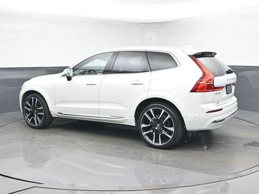 Crystal White 2023 Volvo XC60 B5 Ultimate Bright Theme