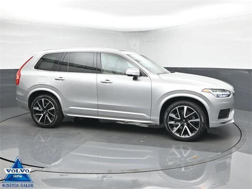 2022 Volvo XC90 T6 Momentum 7 Passenger