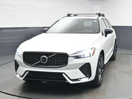 2024 Volvo XC60 B5 Plus Dark Theme