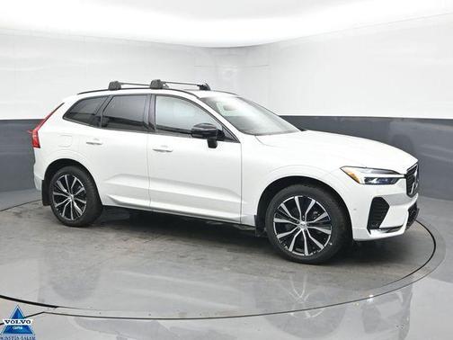 2024 Volvo XC60 B5 Plus Dark Theme