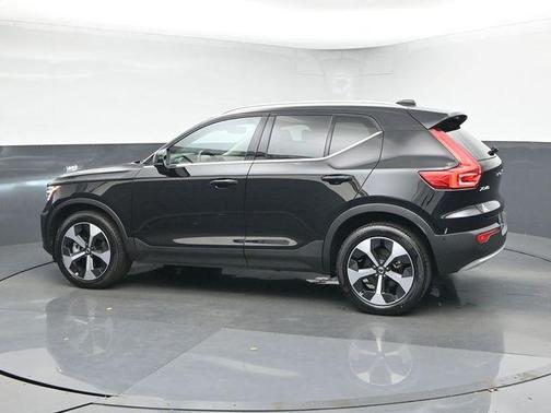 2025 Volvo XC40 B5 Plus Bright Theme