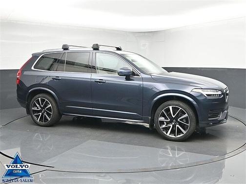 2022 Volvo XC90 T6 Momentum