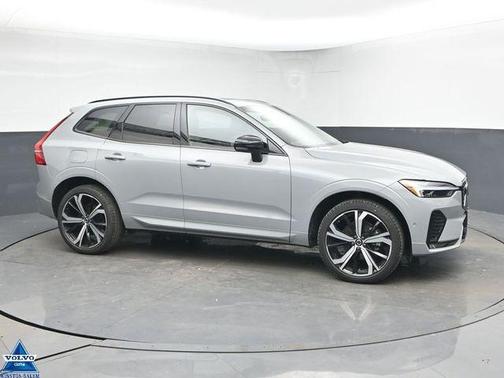 2024 Volvo XC60 B5 Ultimate Dark Theme