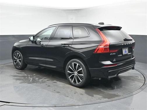 2023 Volvo XC60 B5 Plus Dark Theme