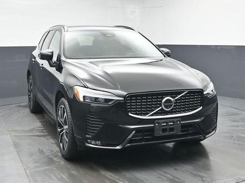 2023 Volvo XC60 B5 Plus Dark Theme