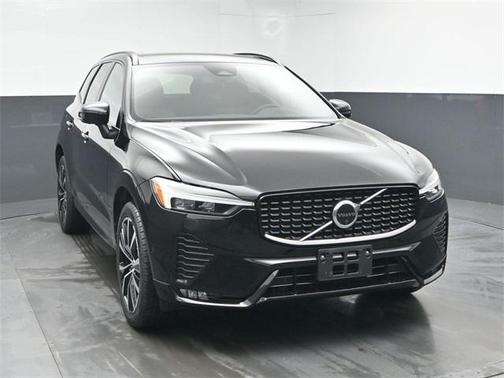 2023 Volvo XC60 B5 Plus Dark Theme