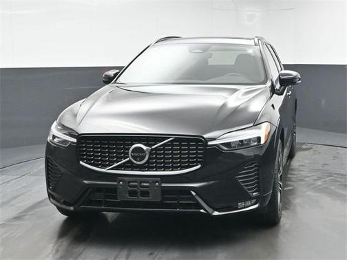 2023 Volvo XC60 B5 Plus Dark Theme