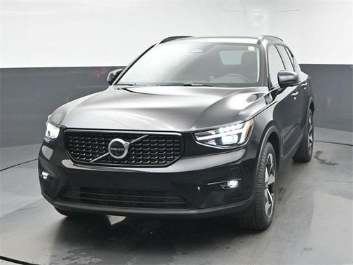 2026 Volvo XC40 B4 Plus