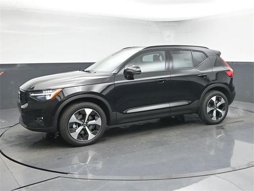 2026 Volvo XC40 B4 Plus